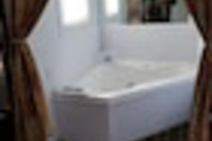 Private spa tub