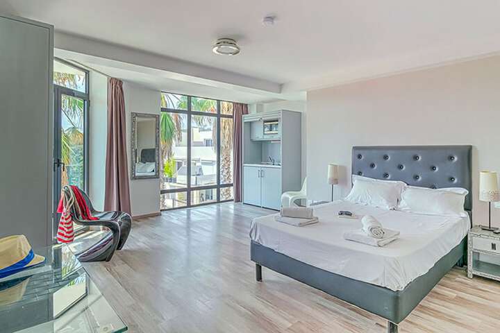 Room 4 of 50