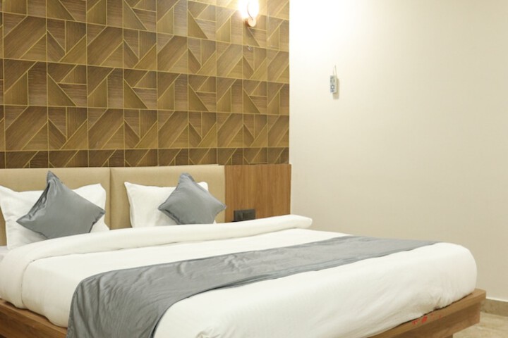 Room 8 of 22
