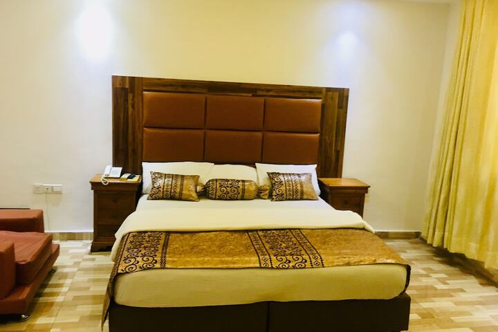 Room 4 of 38