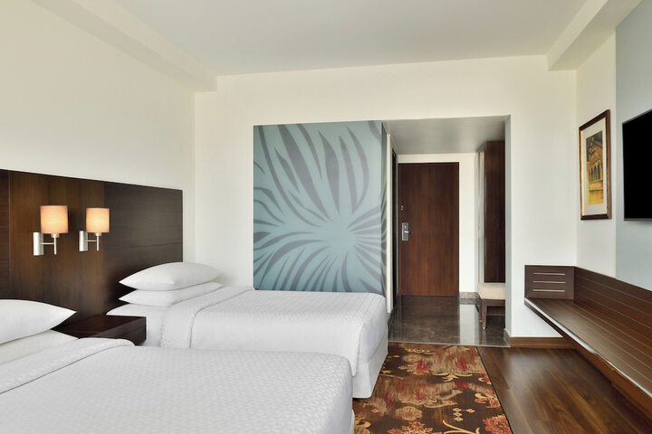 Room 10 of 42