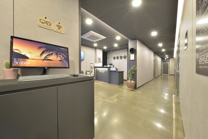 Hotel Interior 4 of 96