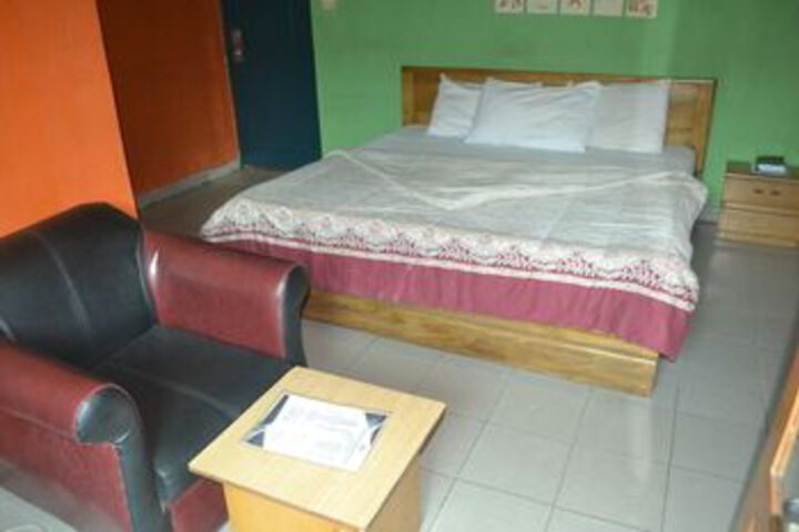 Room 9 of 21