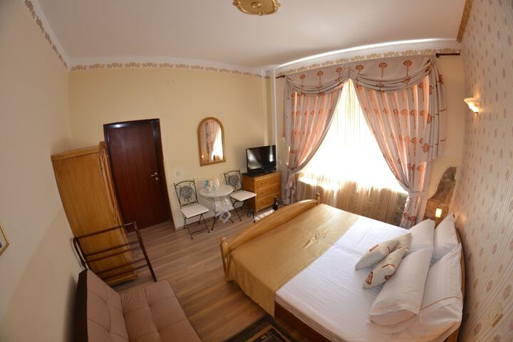Room 7 of 96