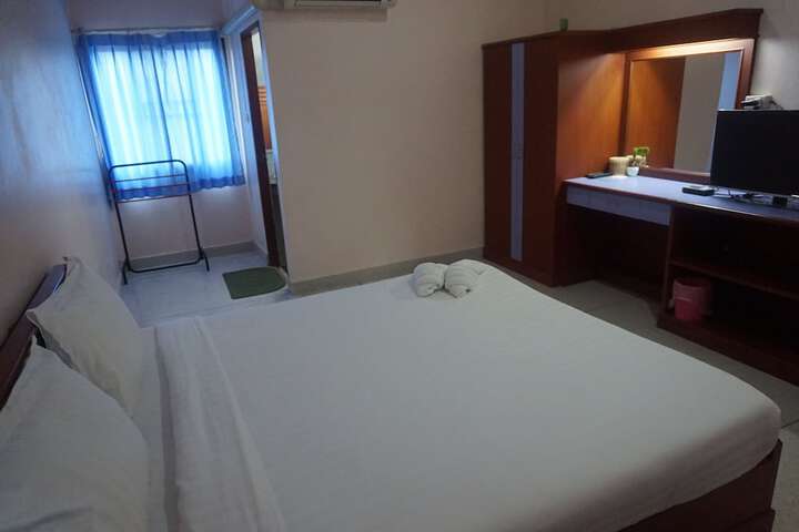 Room 28 of 50