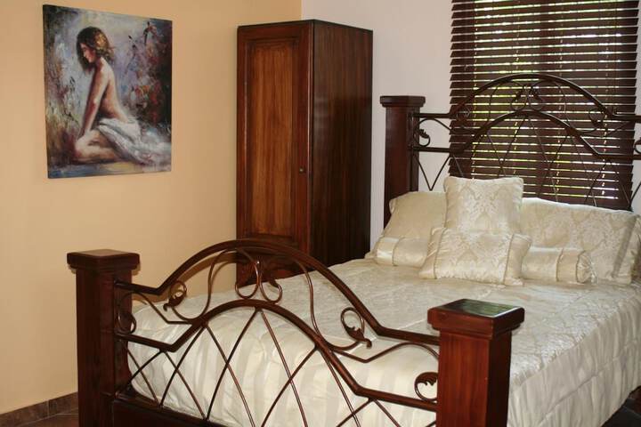 Room 3 of 120
