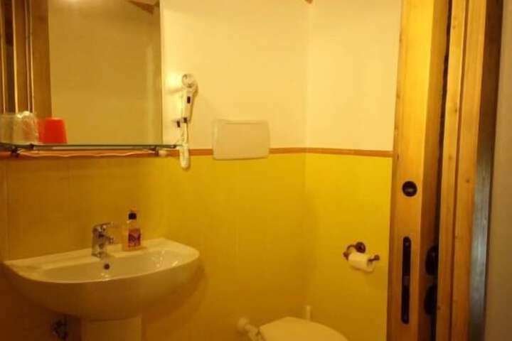 Room 11 of 22