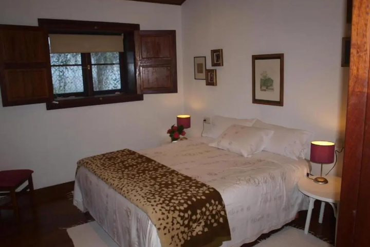 Room 4 of 10