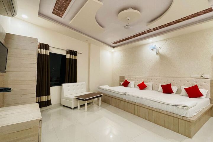 Room 3 of 9