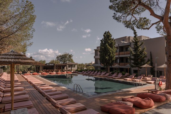 Pool 74 of 221