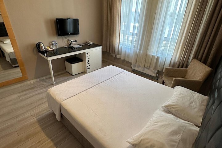 Room 26 of 77
