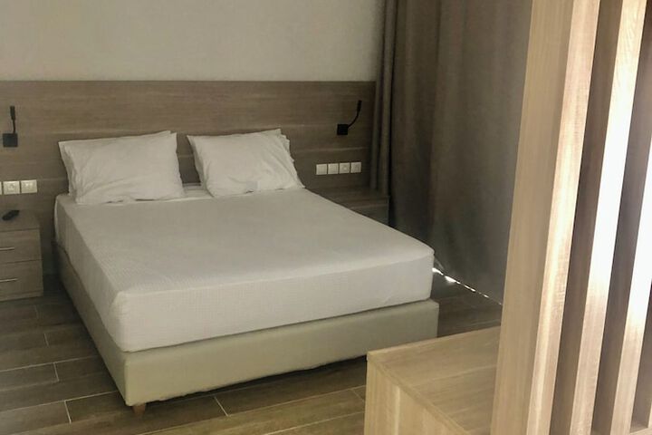 Room 8 of 80