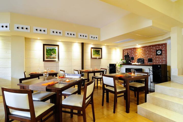 Breakfast area