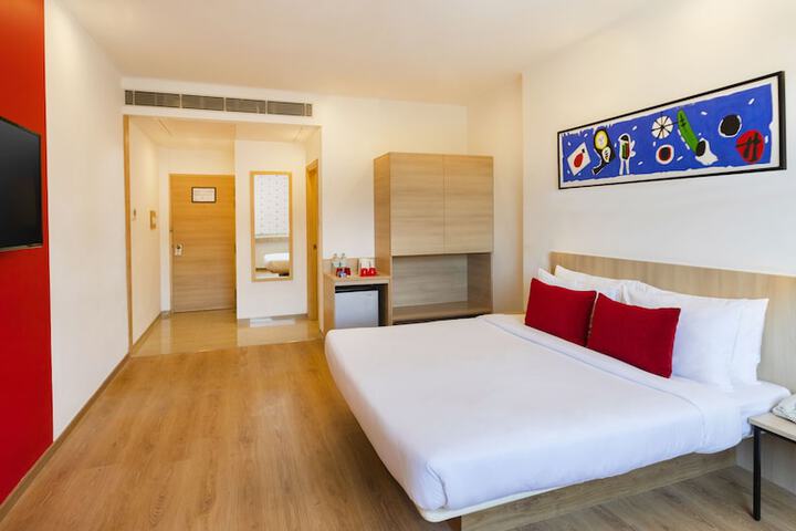 Room 6 of 25
