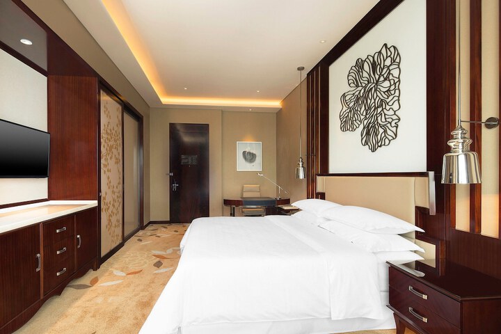 Room 17 of 35
