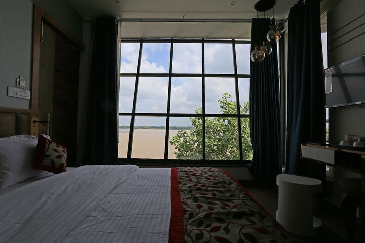 Room 8 of 85