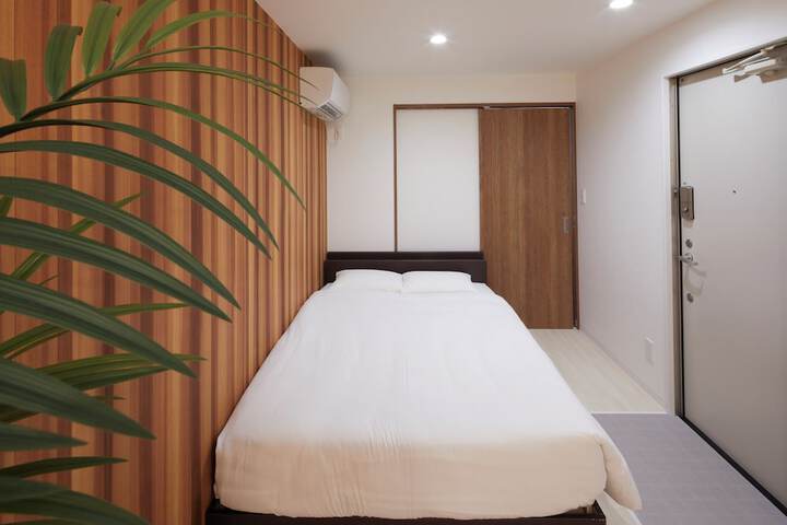 Room 28 of 84