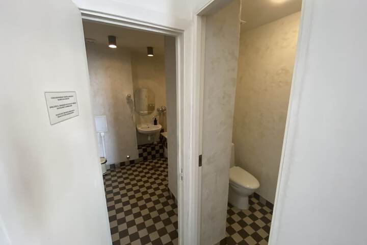 Room 241 of 272