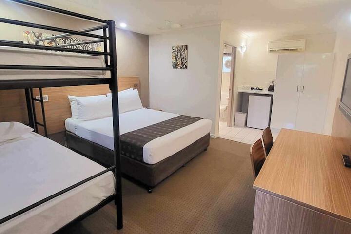 Room 33 of 89