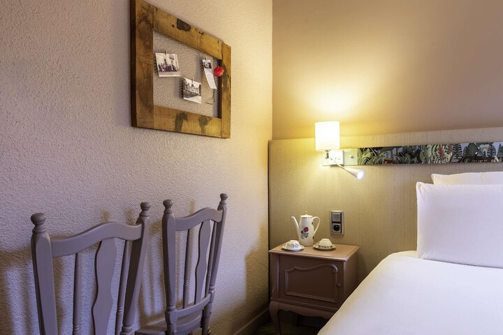 Room 16 of 163