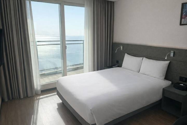 Room 3 of 46