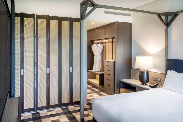 Room 17 of 80