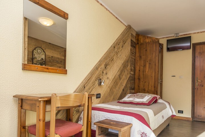 Room 10 of 40
