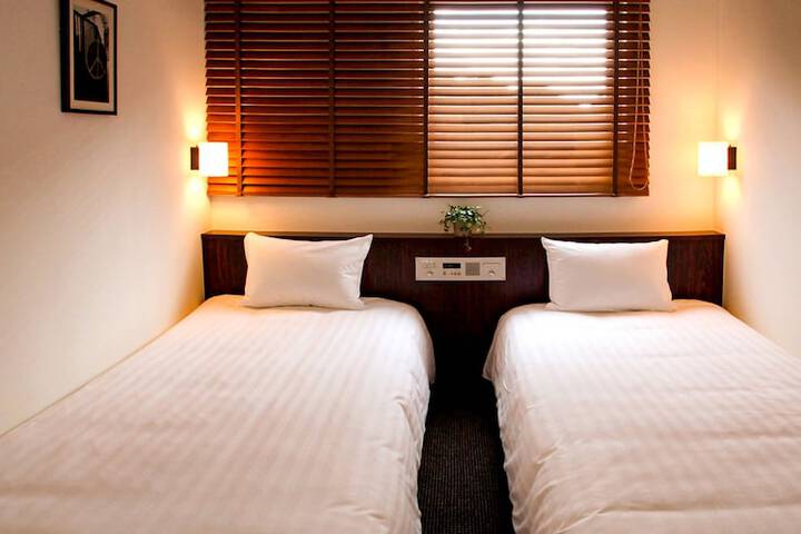 Room 28 of 77
