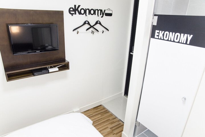 Room 7 of 81