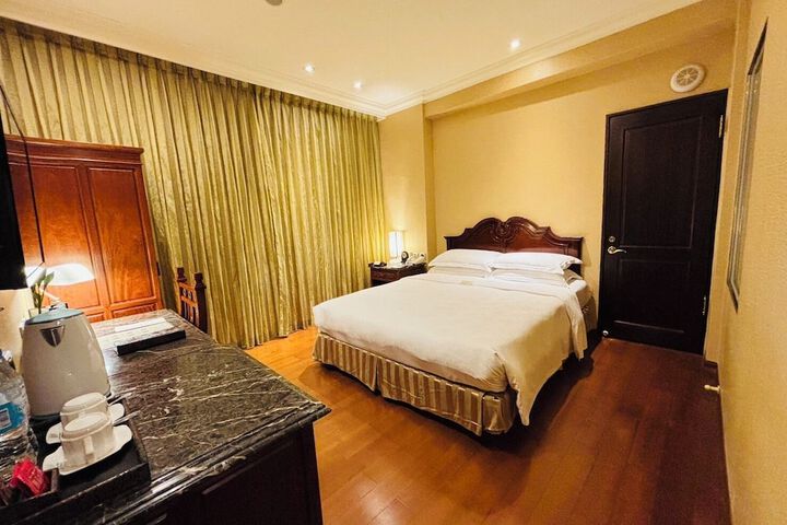 Room 81 of 216