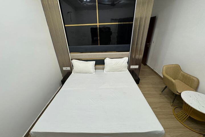 Room 11 of 26
