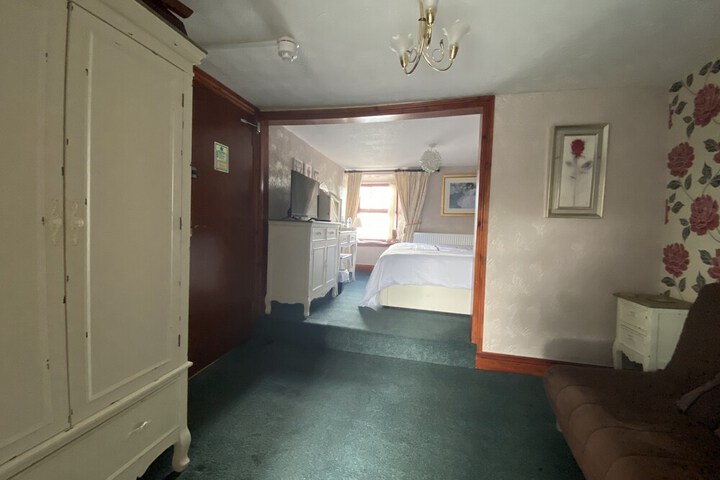 Room 32 of 59