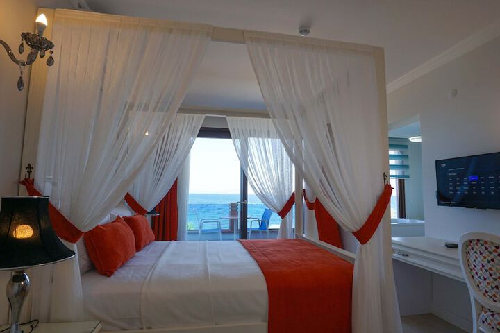 Room 5 of 107