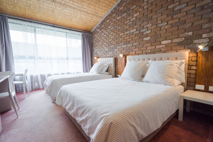 Room 10 of 63