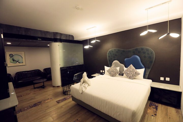 Room 16 of 50