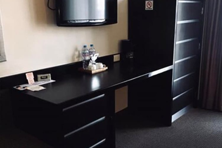 Room 53 of 176