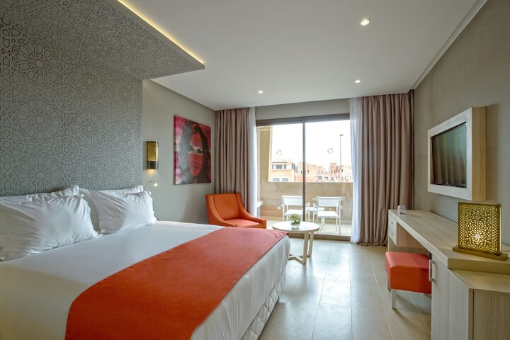 Room 14 of 37