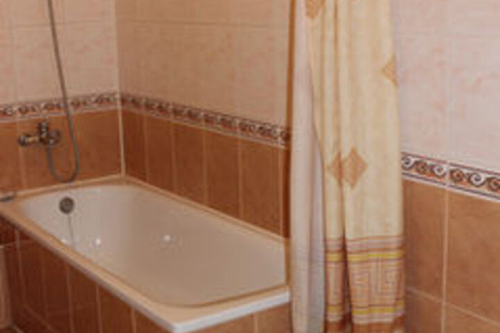 Room 4 of 68