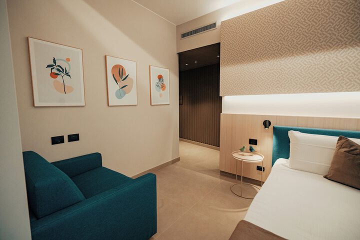 Room 6 of 107