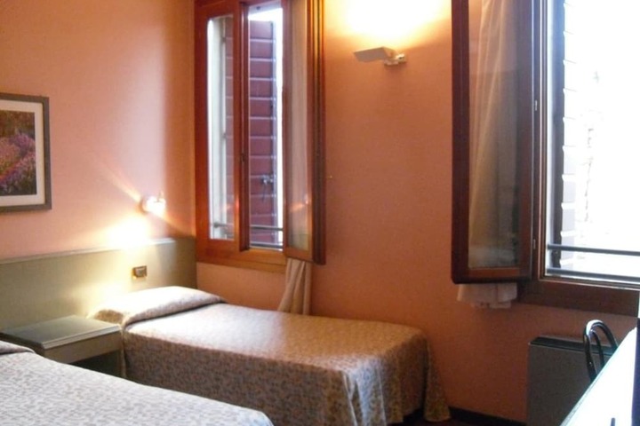 Room 4 of 14