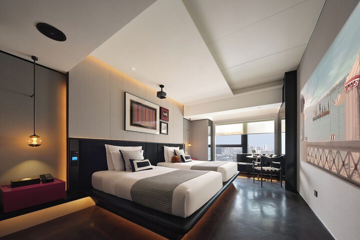 Room 5 of 38