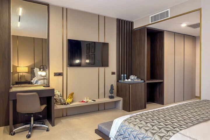 Room 47 of 179