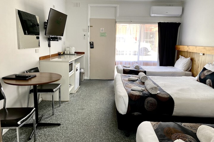 Room 8 of 34