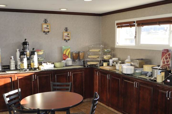 Breakfast/Coffee Service 38 of 47