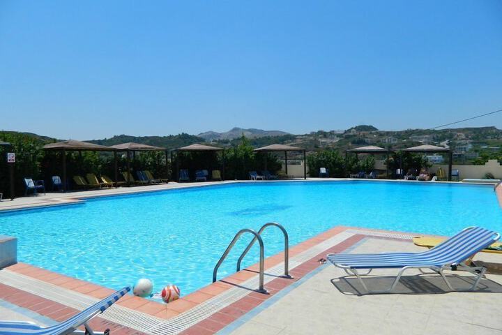 Hotel Pool