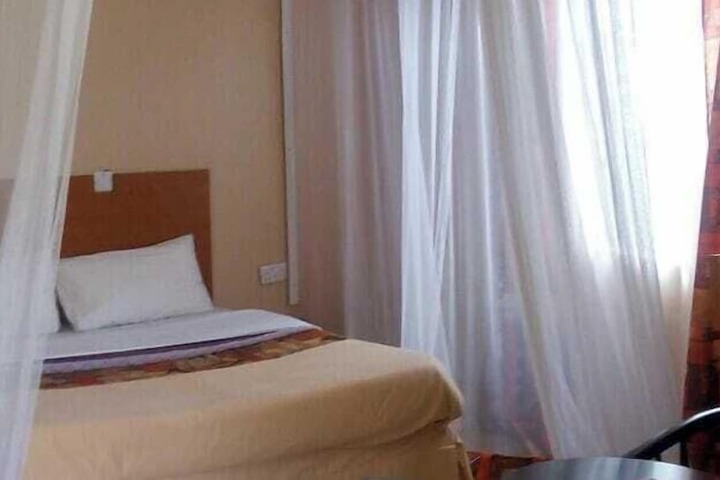 Room 3 of 44