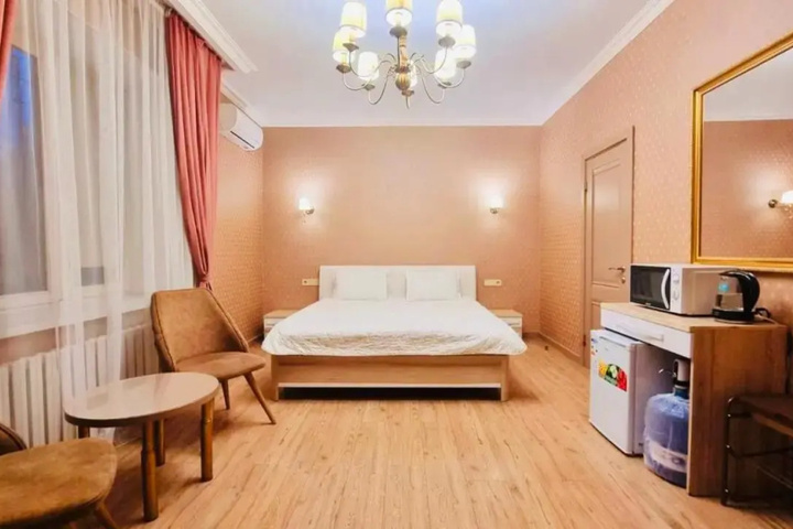 Room 4 of 13