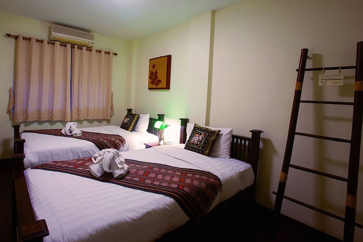 Room 28 of 93