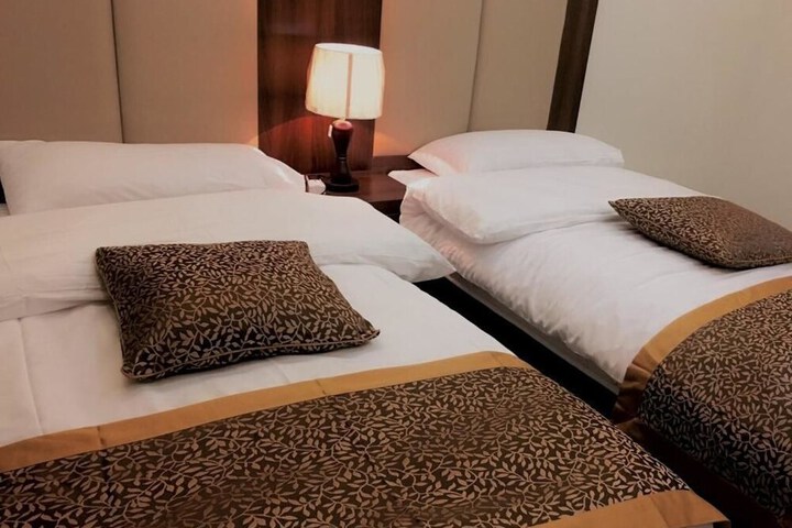 Room 5 of 6