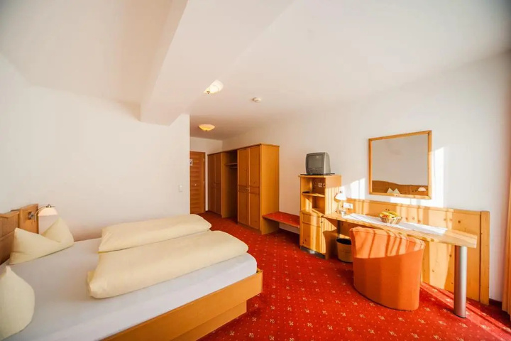 Room 3 of 22